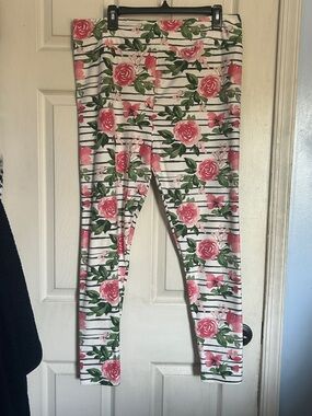 Lularoe rose floral print TC2 leggings